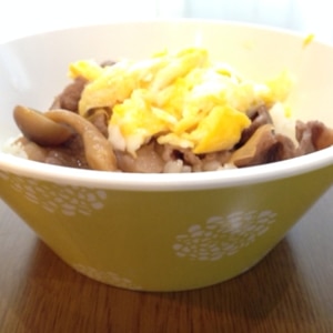 簡単朝御飯♪我が家の“チーズスクランブルエッグ丼”